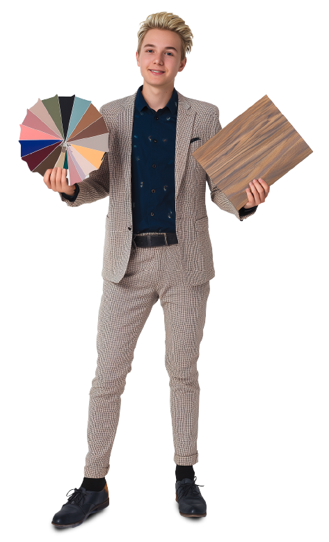 junger Herr in beigen Anzug mit Farbkarten und Holz in der Hand