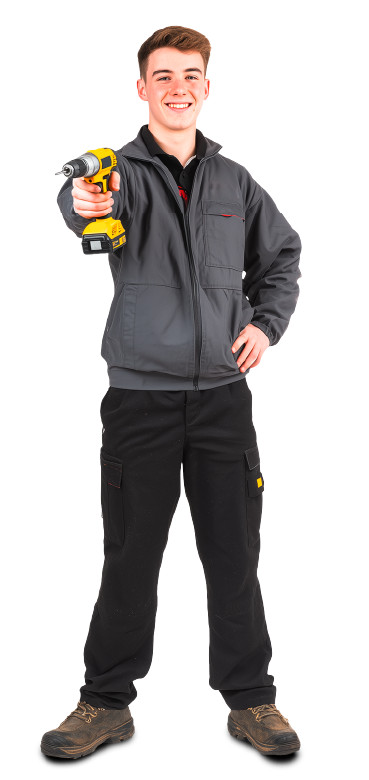 junger Mann in Arbeitskleidung mit Bohrmaschine in der Hand